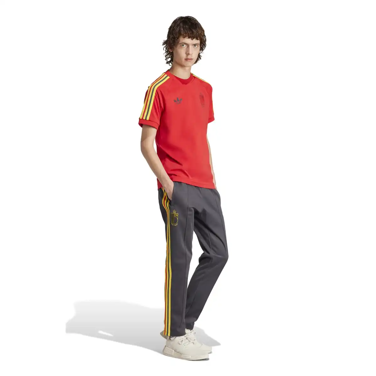IT7802_6_APPAREL_On_Model_Walking_View_white.webp
