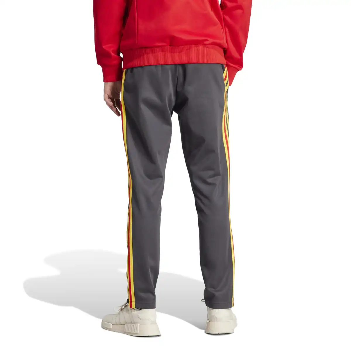 IT7803_4_APPAREL_On_Model_Back_View_white.webp
