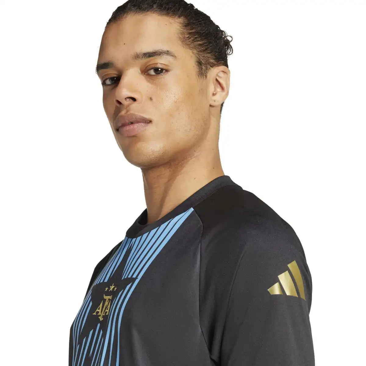 IW5363_10_APPAREL_On_Model_Detail_View_2_white.webp