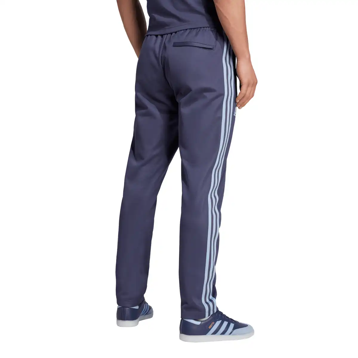 JD9095_4_APPAREL_On_Model_Back_View_white.webp