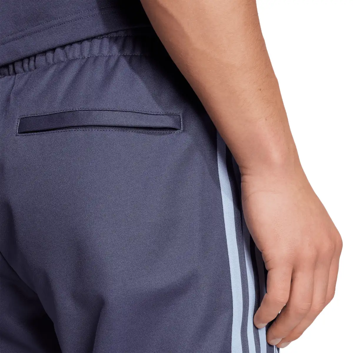 JD9095_7_APPAREL_On_Model_Detail_View_1_white.webp