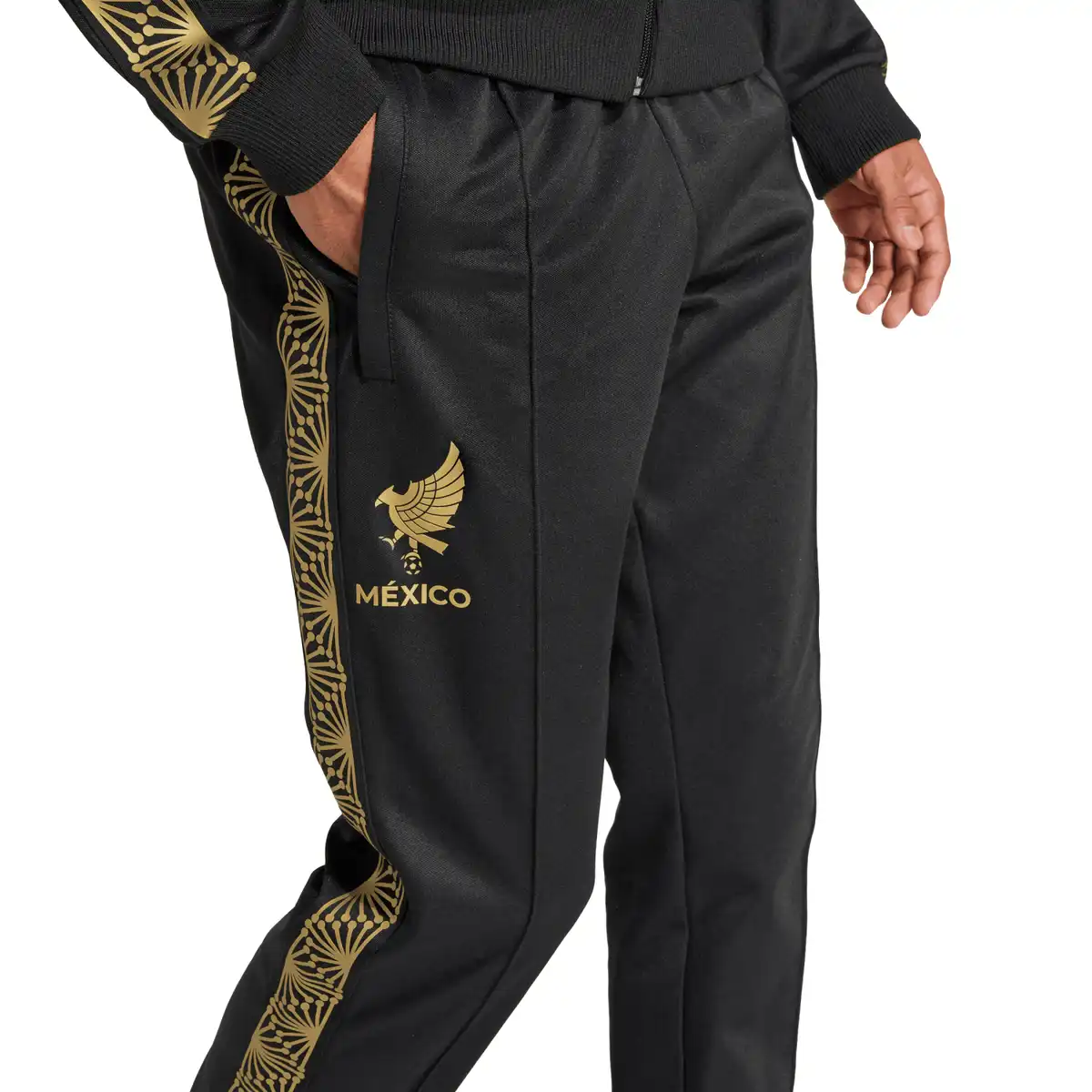 JE5337_6_APPAREL_On_Model_Detail_View_1_white.webp