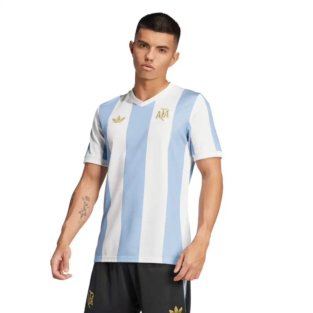 JF2641_3_APPAREL_On_Model_Standard_View_white.webp
