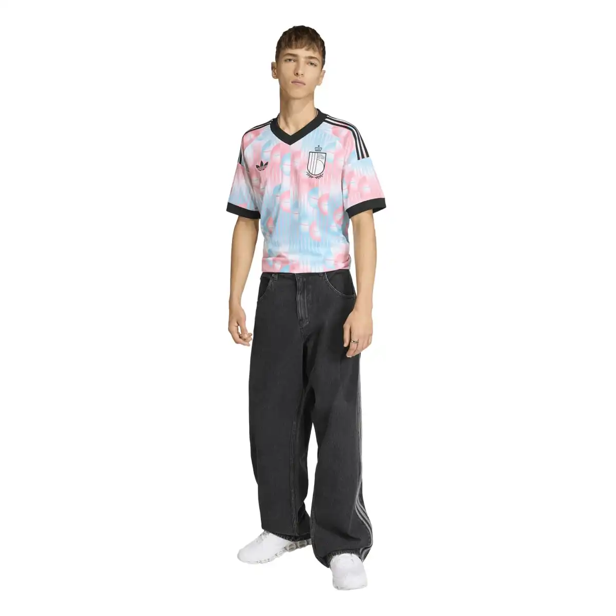 JM8386_6_APPAREL_On_Model_Walking_View_white.webp