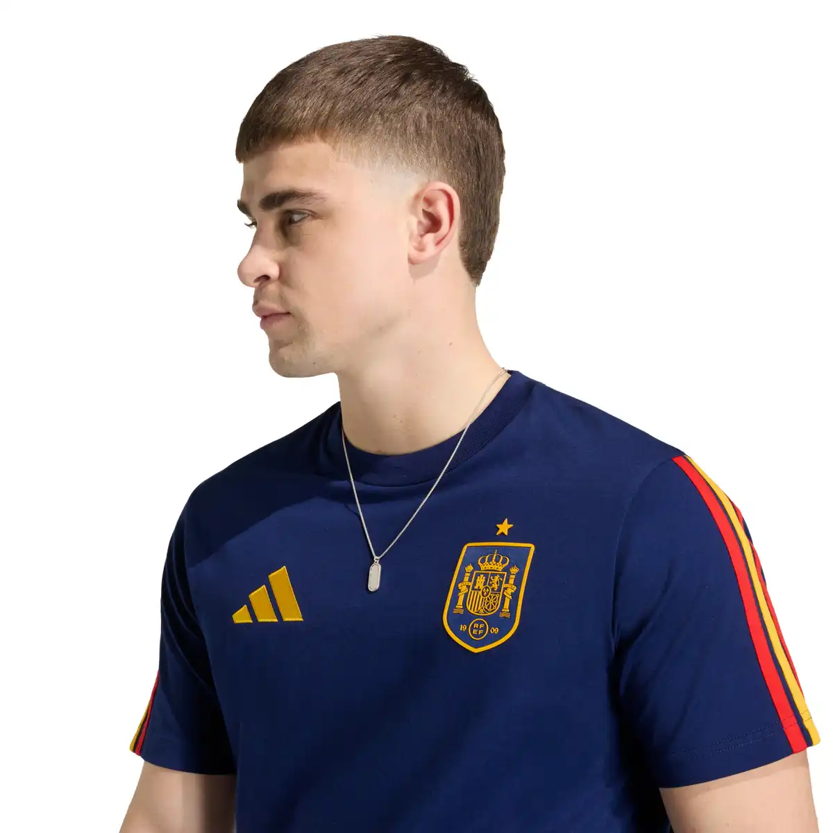 JZ2261_5_APPAREL_On_Model_Detail_View_1_white.webp