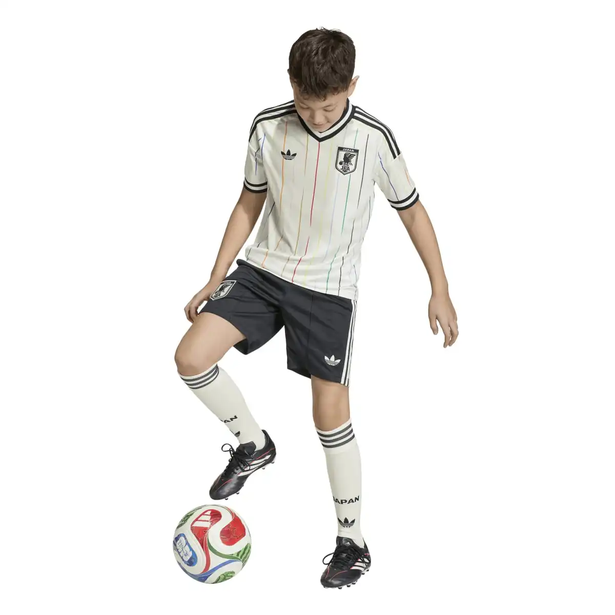 JZ9700_5_APPAREL_On_Model_Walking_View_white.webp