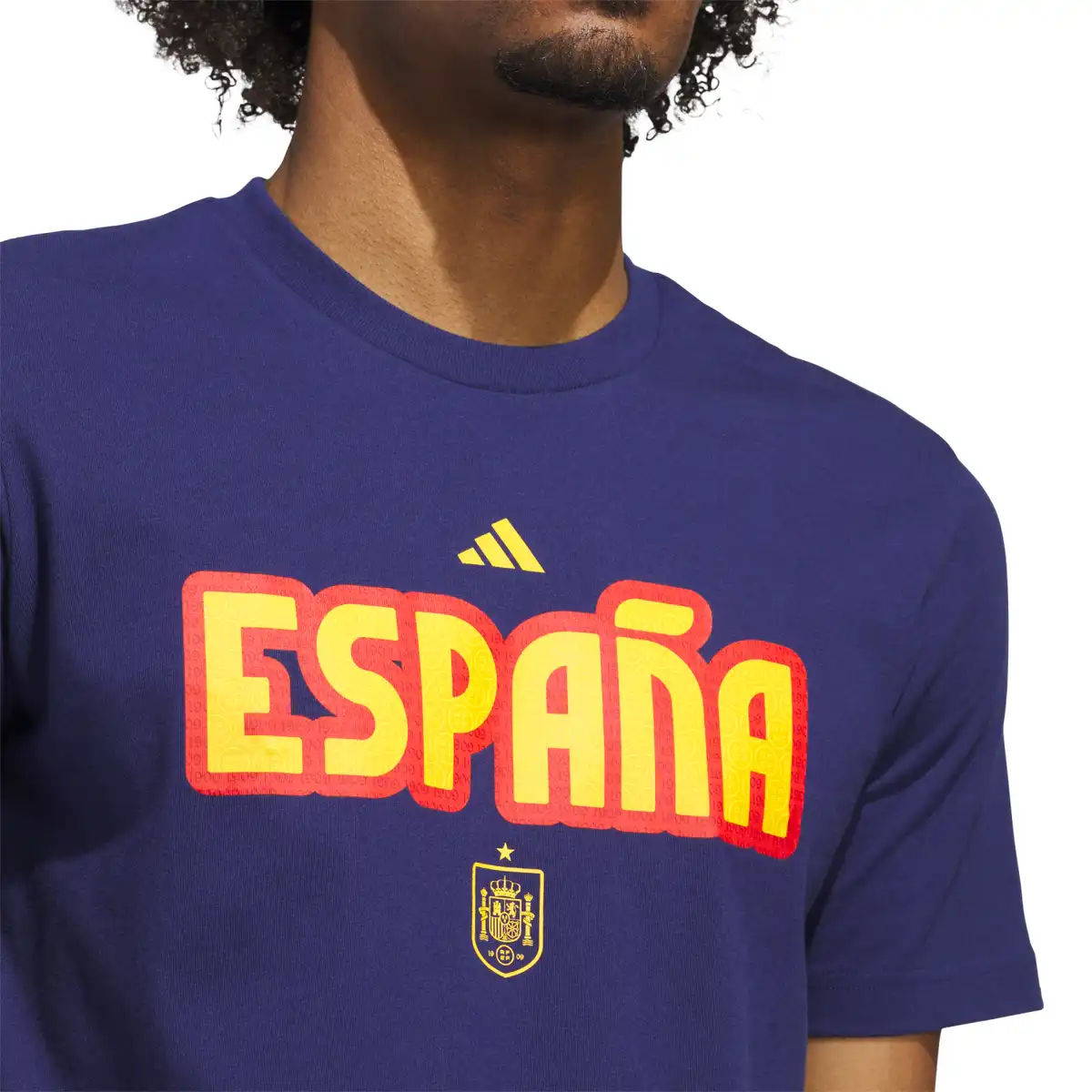 KG3086_6_APPAREL_On_Model_Detail_View_1_white.webp