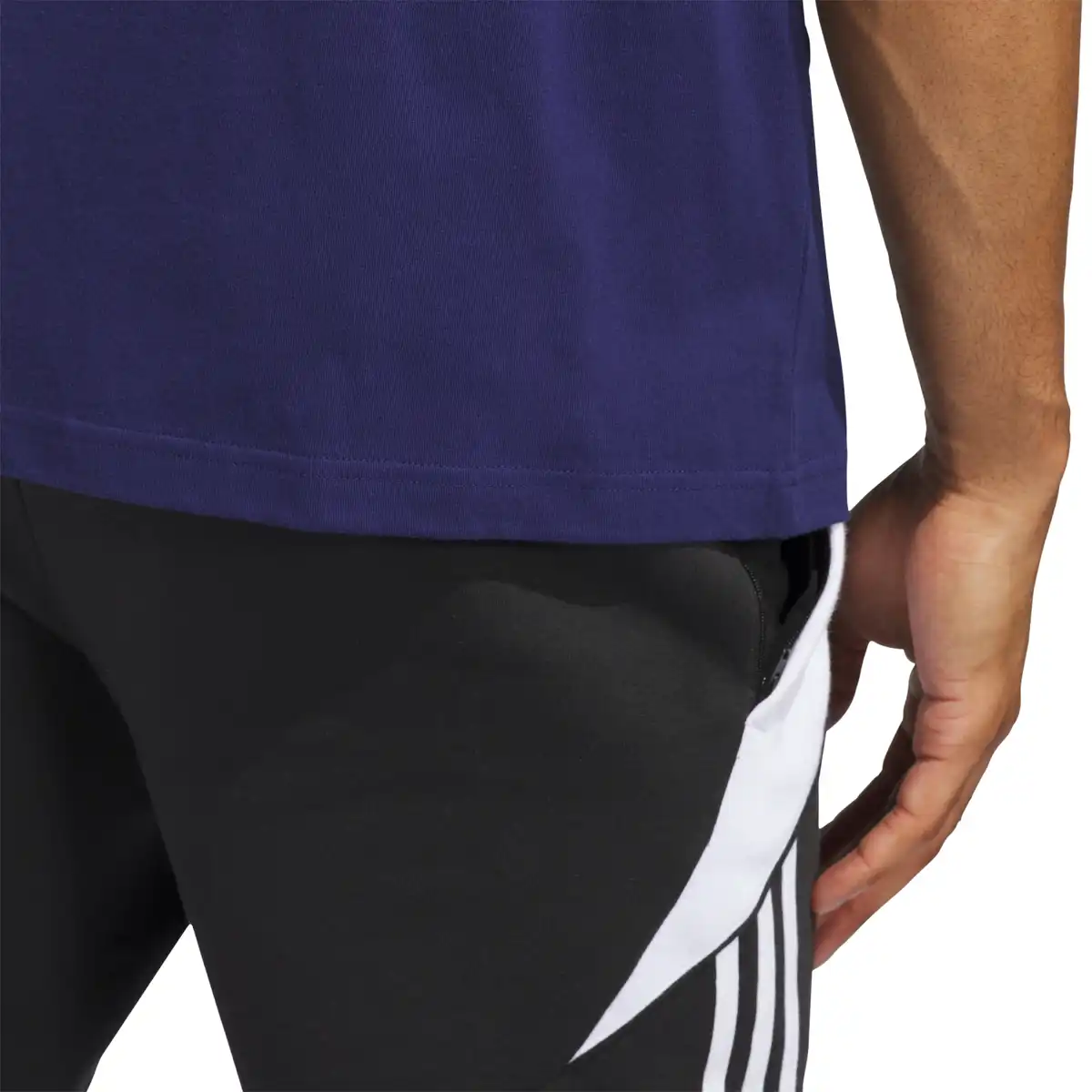 KG3086_7_APPAREL_On_Model_Detail_View_2_white.webp
